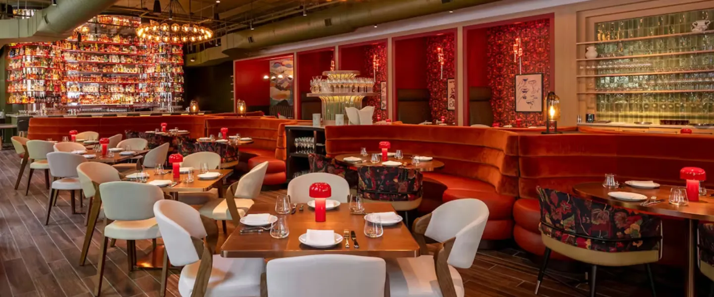 Acqua Bistecca dining room